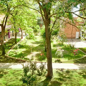 Guest house Lantana Garden
